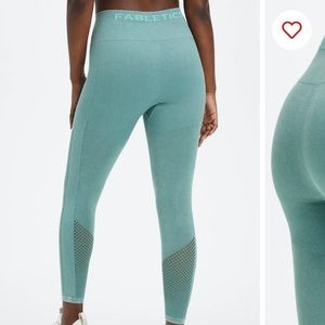 NWOT Fabletics Sync Seamless High-waisted 7/8 Leggings